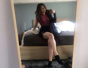 女主播内衣滑下,女主播内衣滑落瞬间，网友热议